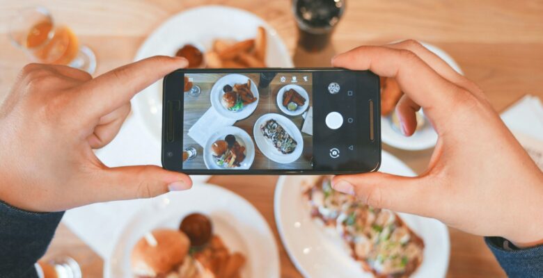 Social Media:  How to Navigate the Feelings it Brings Up